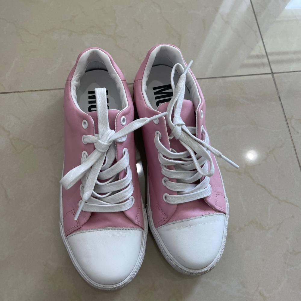 Moschino pink women’s size 7 sneakers